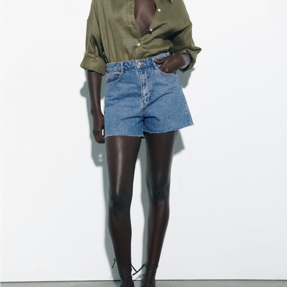 Zara women’s denim raw hem Jean shorts